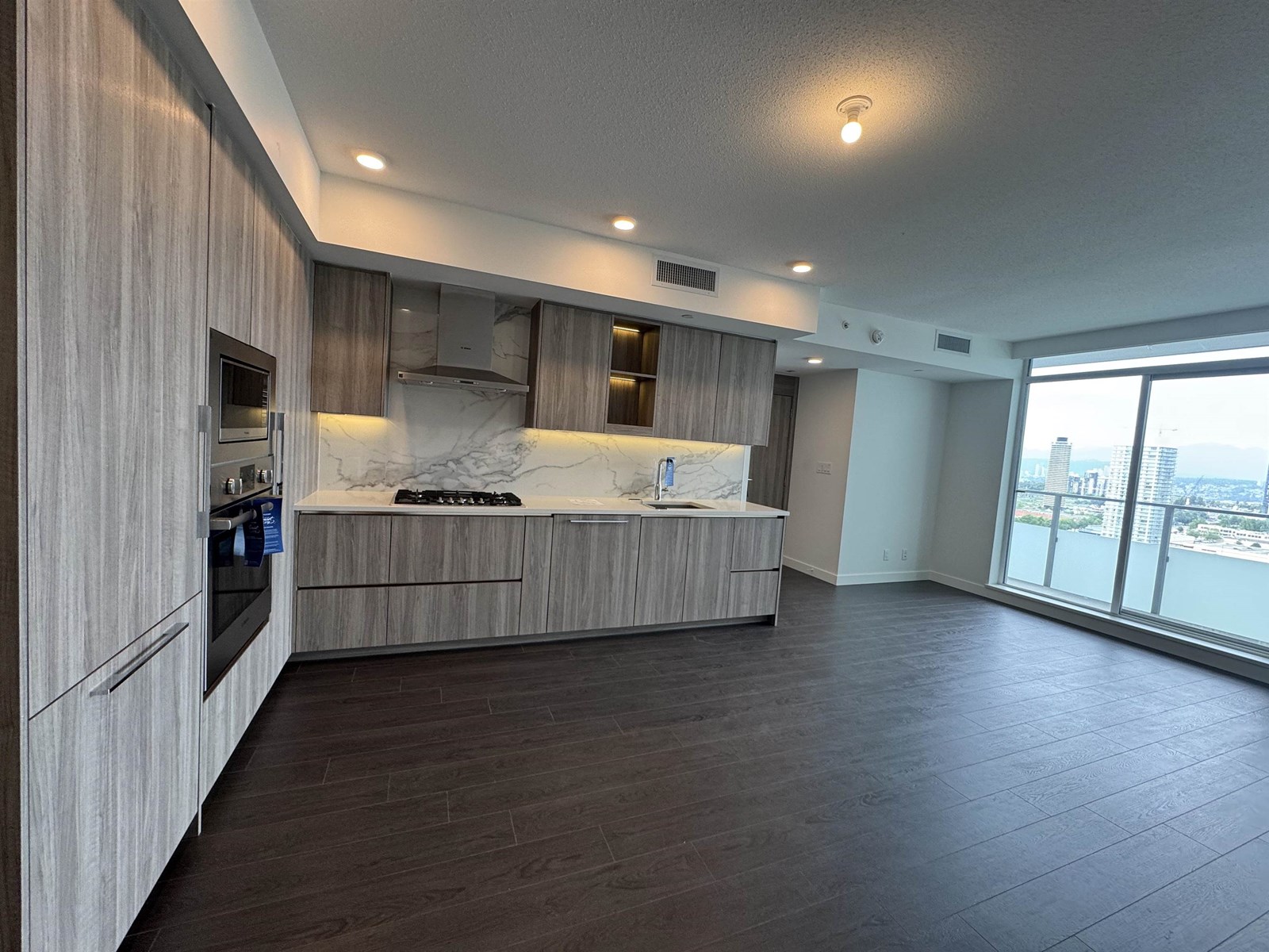 2409 13768 100 Avenue, Surrey, British Columbia  V3T 0V2 - Photo 3 - R3016681