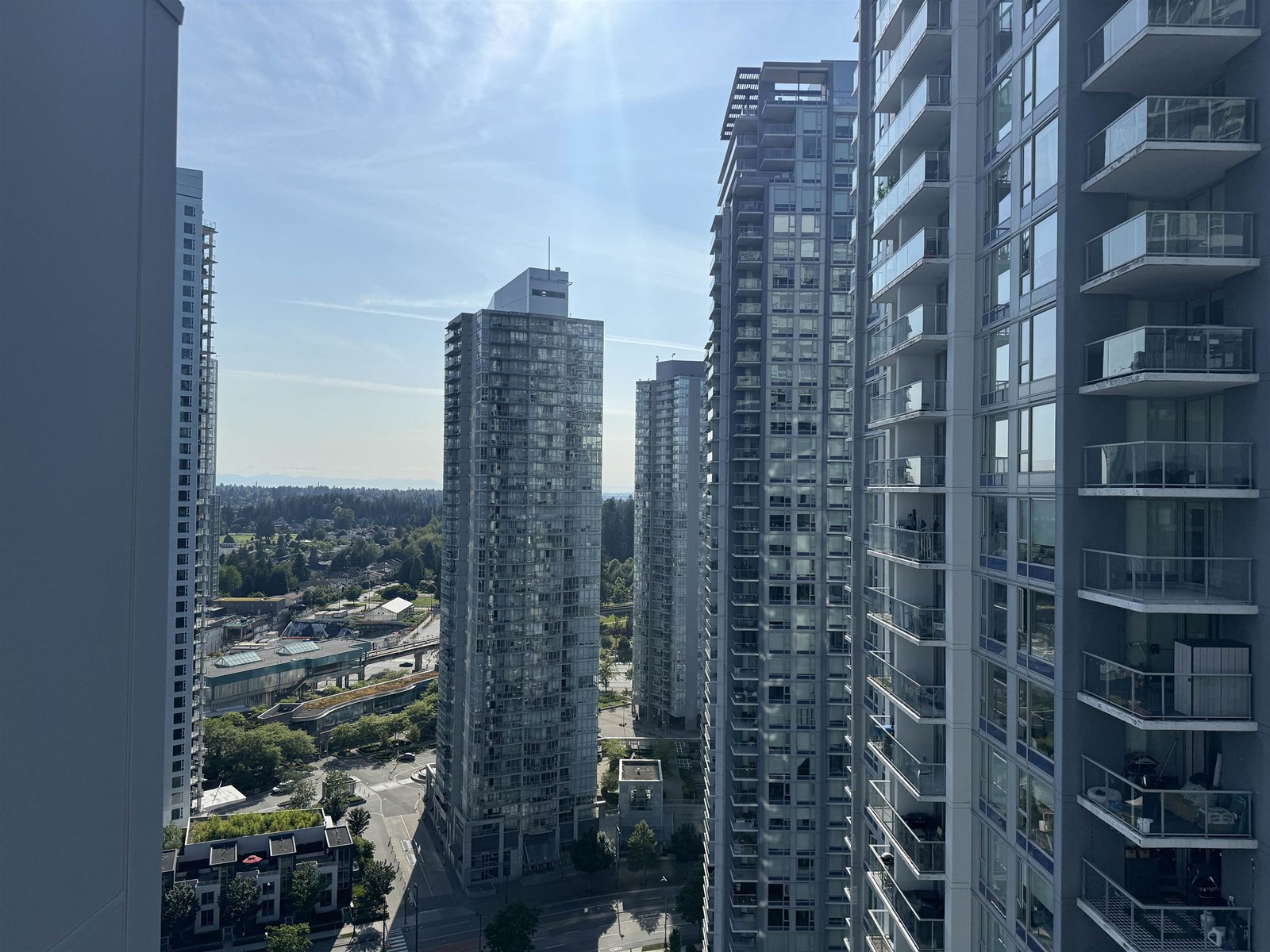 2409 13768 100 Avenue, Surrey, British Columbia  V3T 0V2 - Photo 2 - R3016681