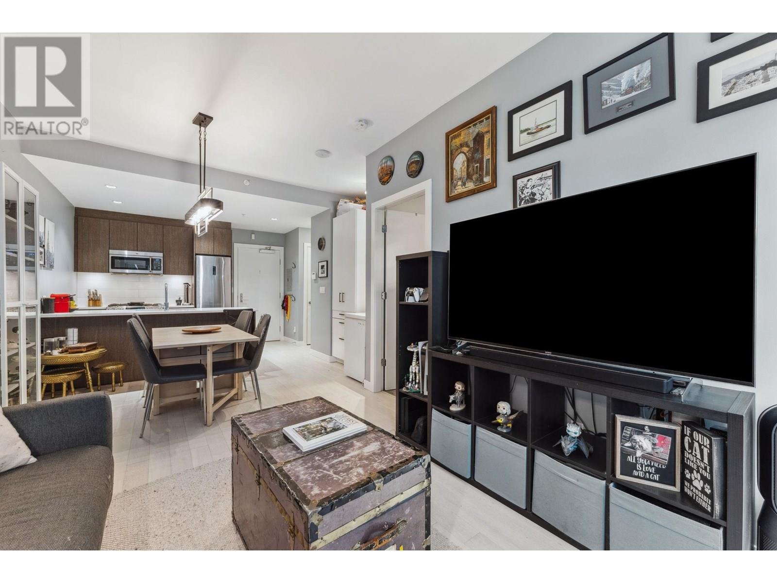 002 9060 UNIVERSITY CRESCENT, burnaby, British Columbia V5A0E1