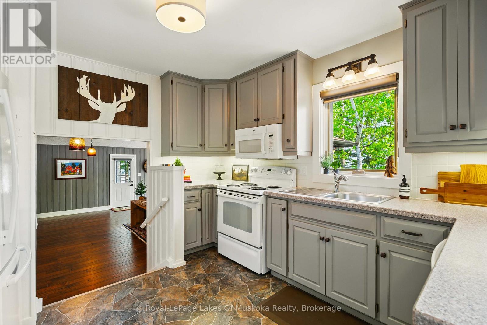 1162-2 Osborne Point Road, Lake Of Bays, Ontario  P0H 0A9 - Photo 20 - X12218234
