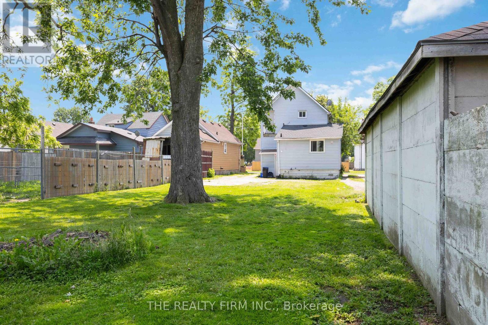 316 Confederation Street, Sarnia, Ontario  N7T 2A5 - Photo 23 - X12227613