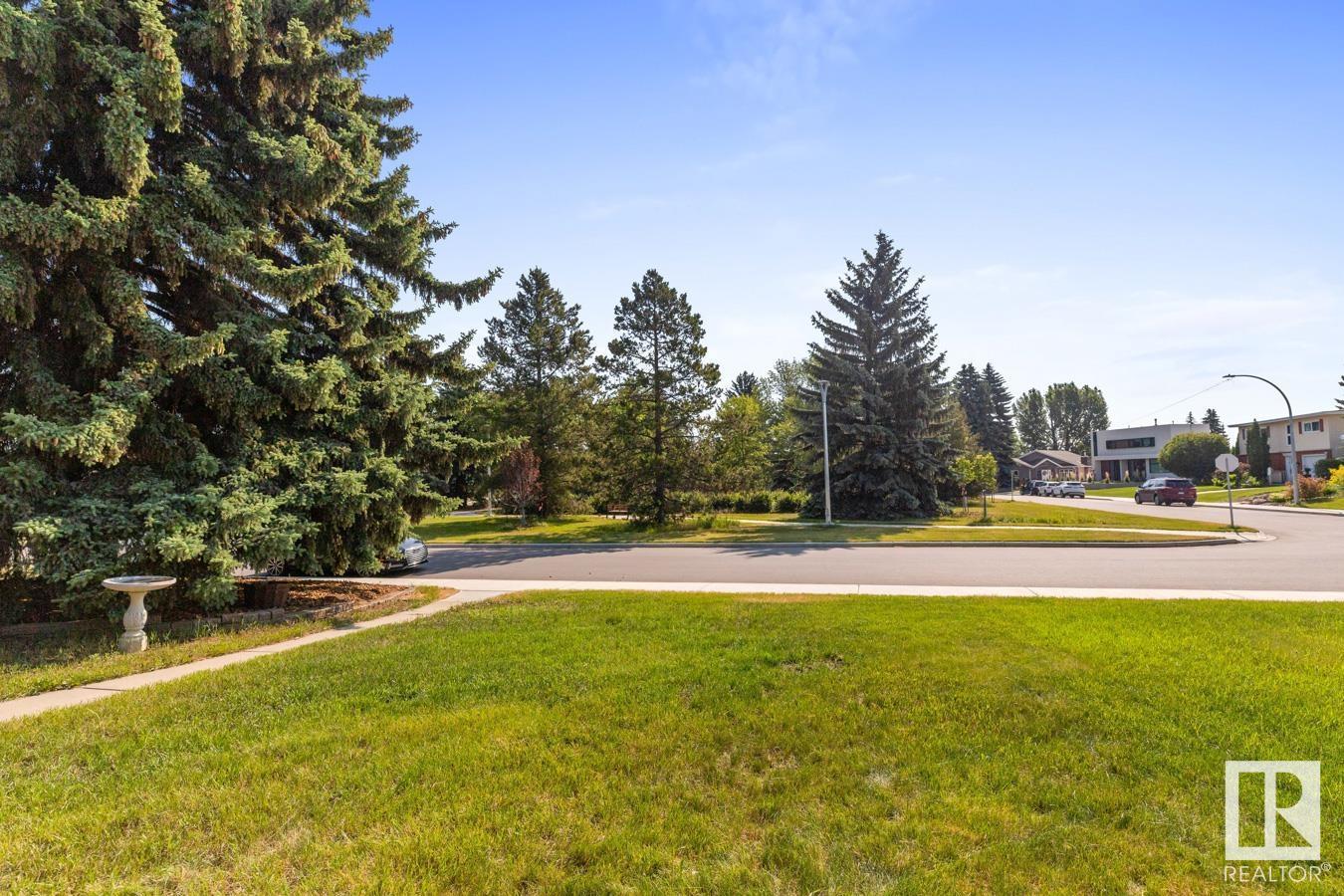 Property at 9208 71 ST NW image 2
