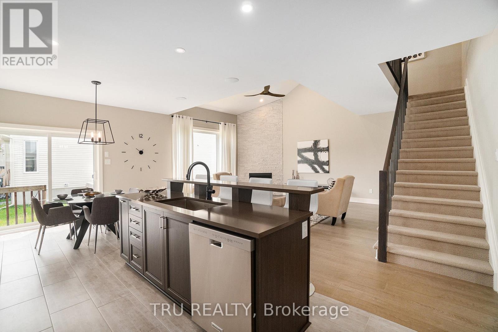 670 Parade Drive, Ottawa, Ontario  K2S 1B8 - Photo 11 - X12227572
