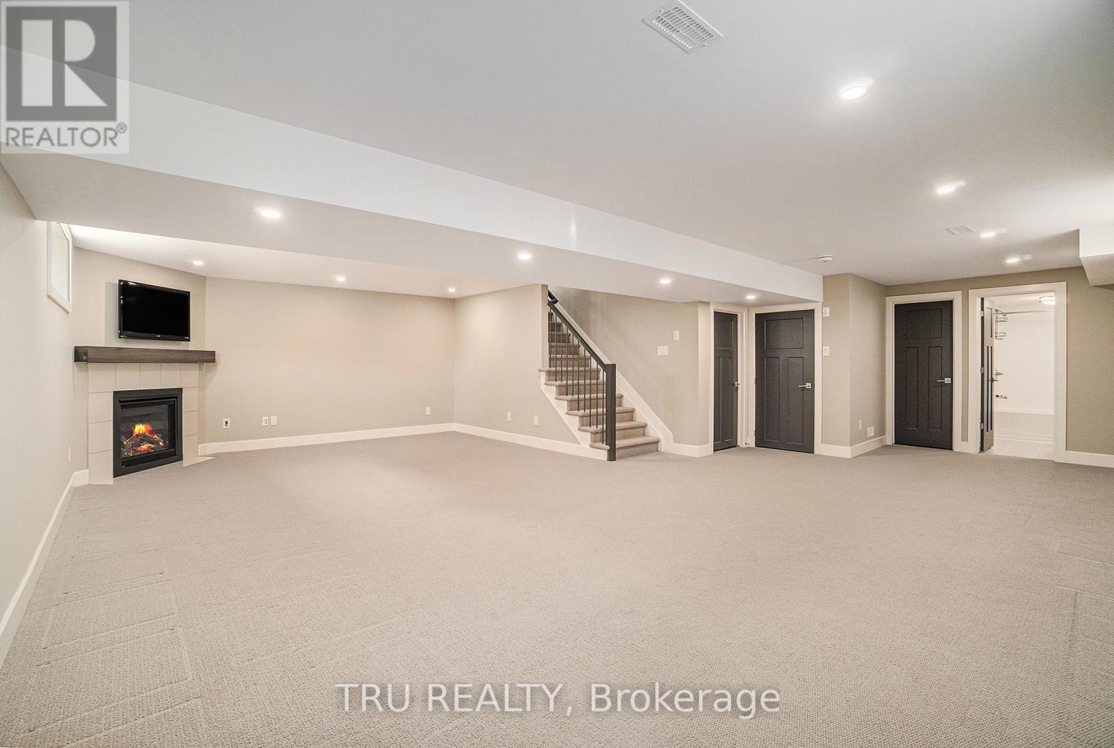 670 Parade Drive, Ottawa, Ontario  K2S 1B8 - Photo 18 - X12227572