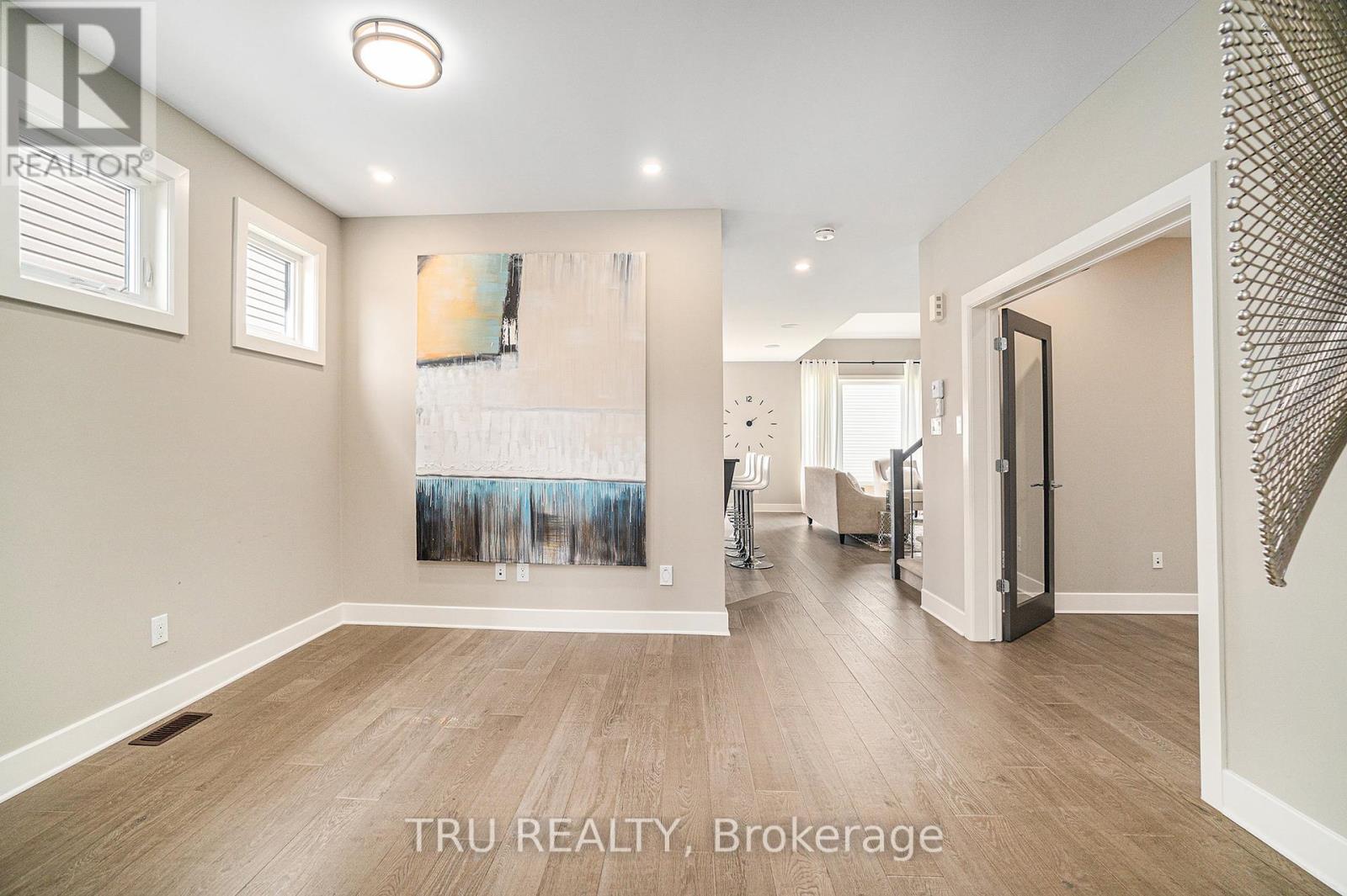 Property at 670 PARADE DRIVE image 5