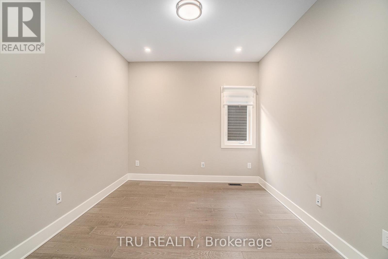 670 Parade Drive, Ottawa, Ontario  K2S 1B8 - Photo 5 - X12227572