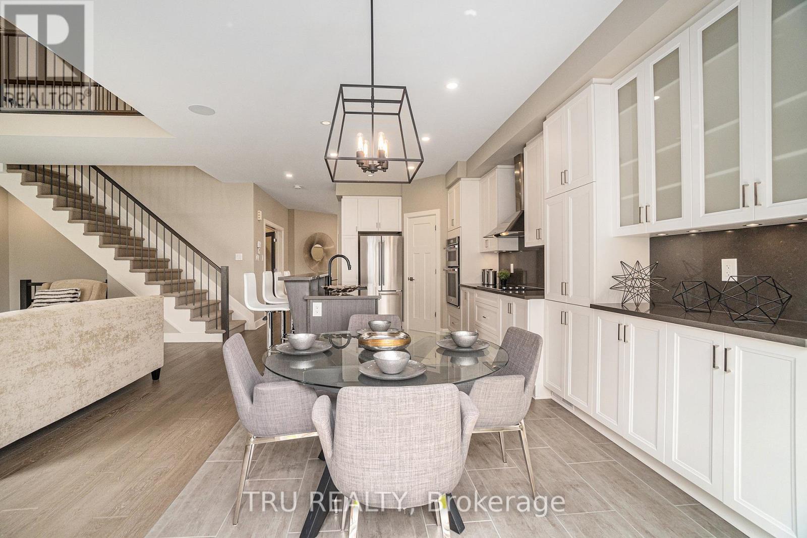 670 Parade Drive, Ottawa, Ontario  K2S 1B8 - Photo 8 - X12227572