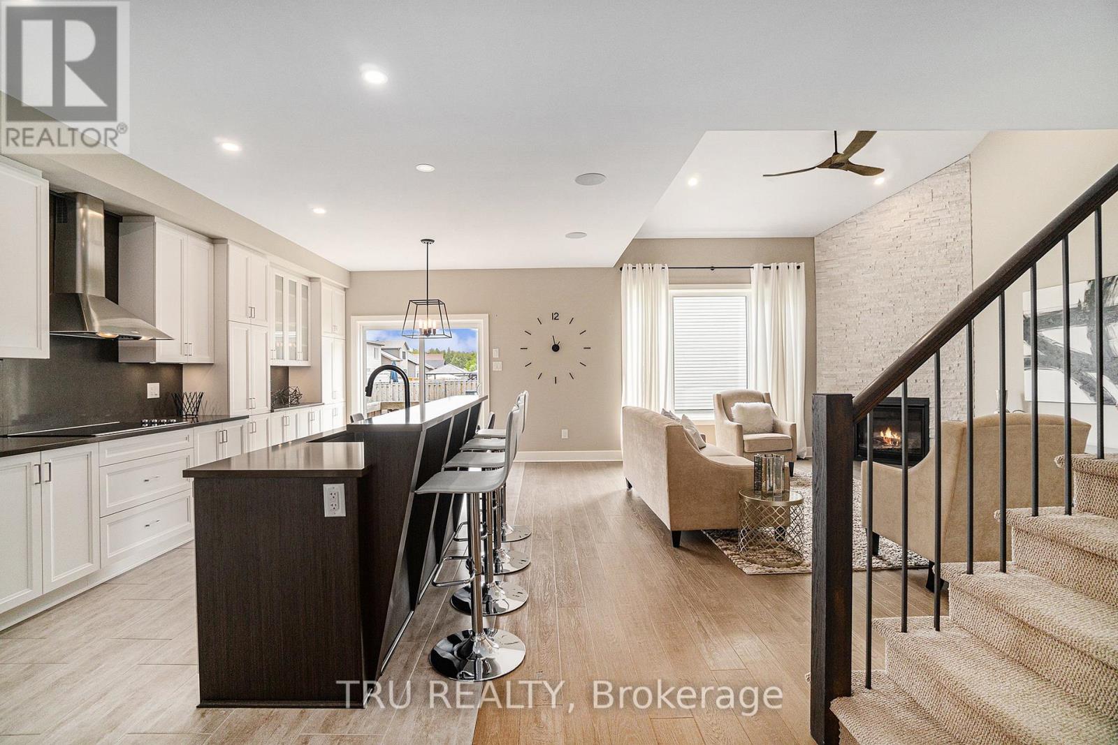 670 Parade Drive, Ottawa, Ontario  K2S 1B8 - Photo 9 - X12227572