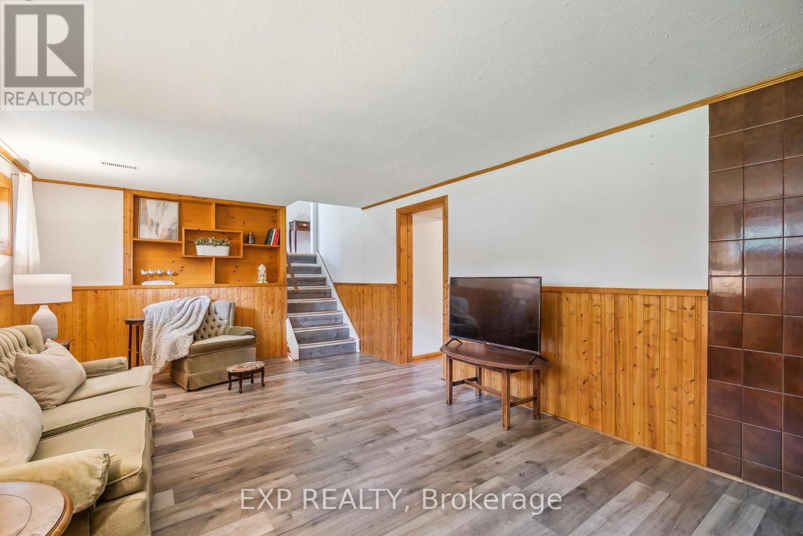 8245 Main Street, Adjala-Tosorontio, Ontario  L0M 1M0 - Photo 28 - N12227646