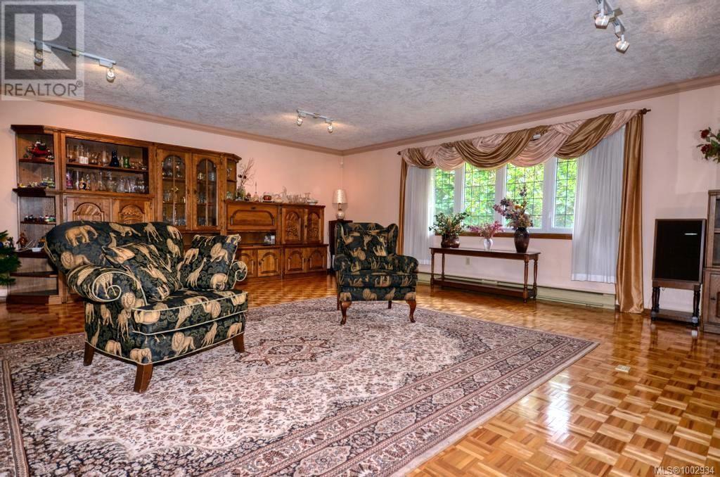 Property at 2554 Bukin Dr E image 5