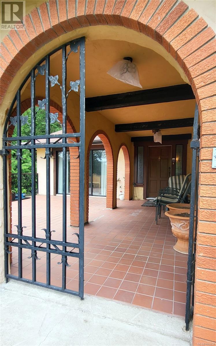 Property at 2554 Bukin Dr E image 1