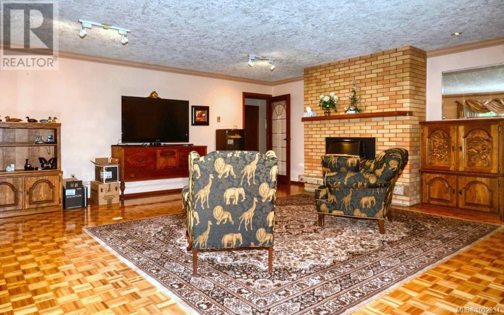 Property at 2554 Bukin Dr E image 4