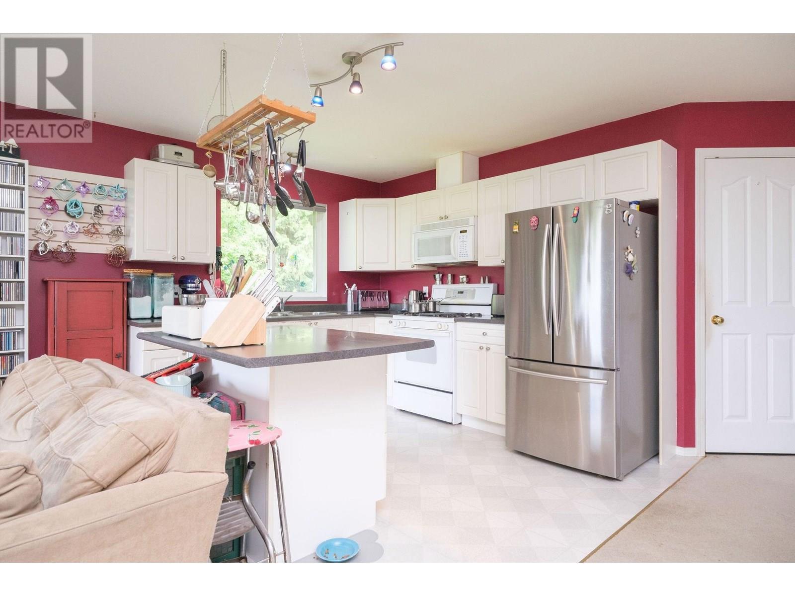 2557 Miles Road, Roberts Creek, British Columbia  V0N 2W4 - Photo 7 - R3016846