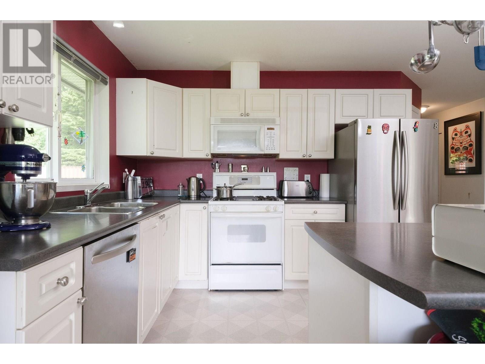 2557 Miles Road, Roberts Creek, British Columbia  V0N 2W4 - Photo 9 - R3016846