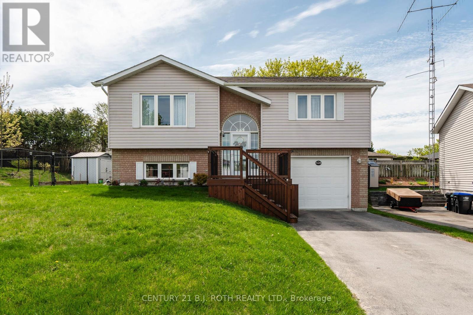 Property at 628 WAYNE CRESCENT image 1