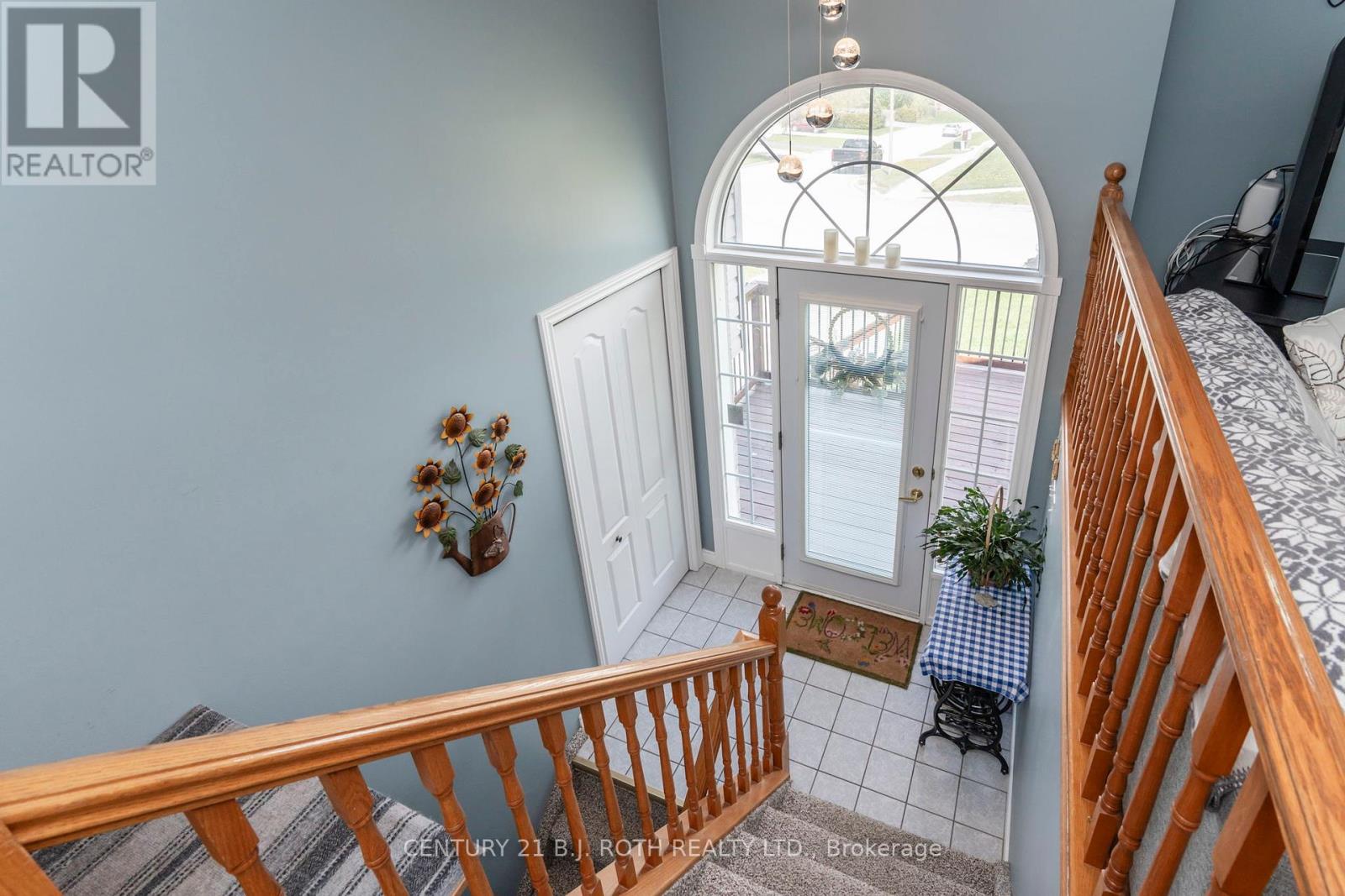 Property at 628 WAYNE CRESCENT image 4
