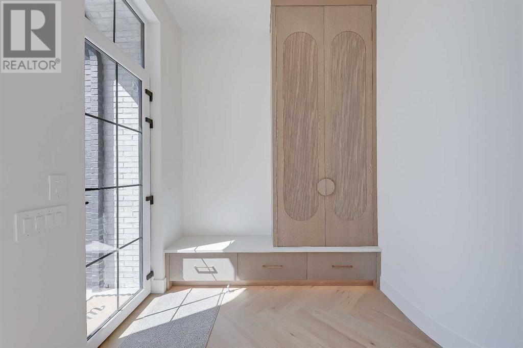 Property at 2322 54 Avenue SW image 3