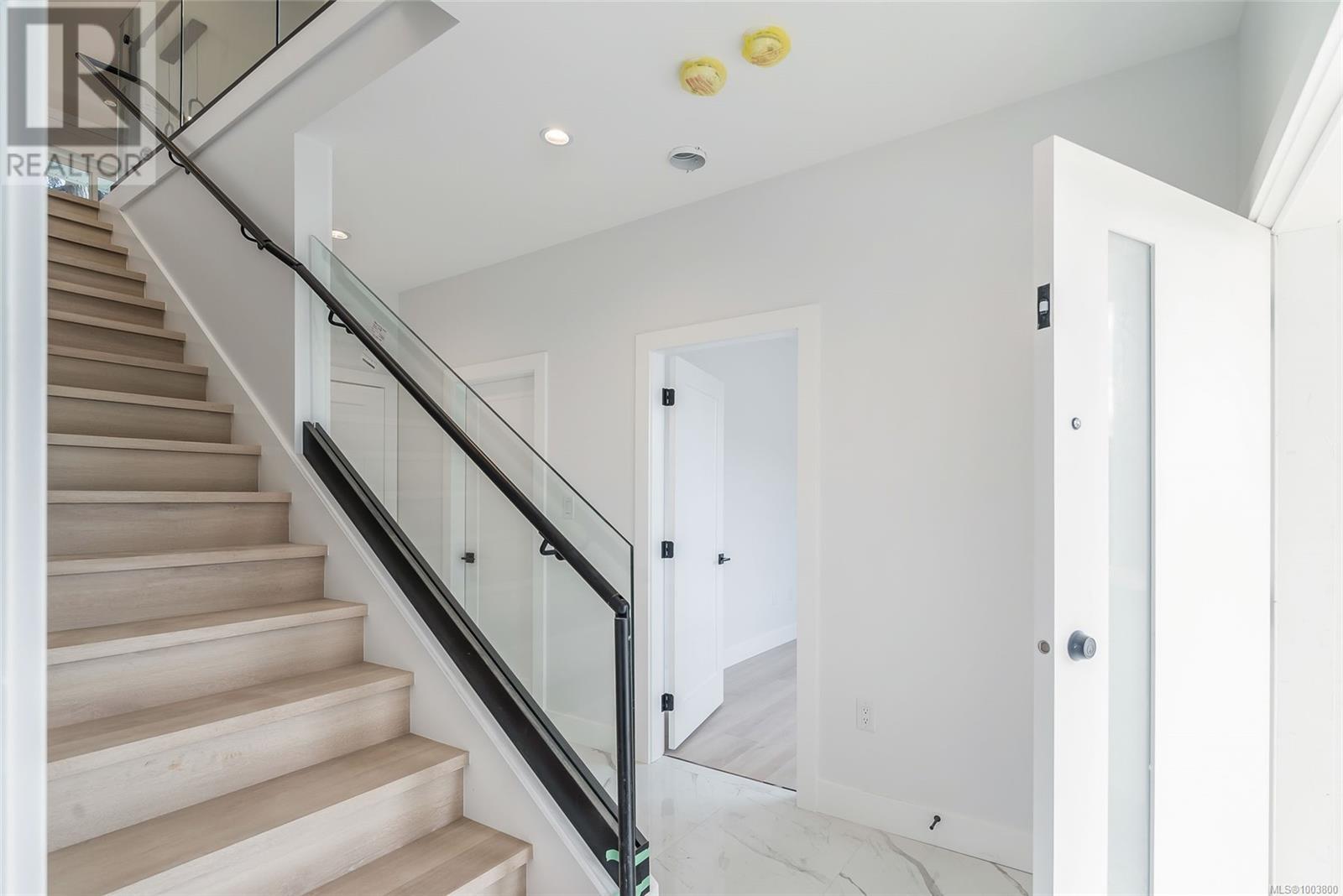 Property at 610 Rotayo Rd image 3