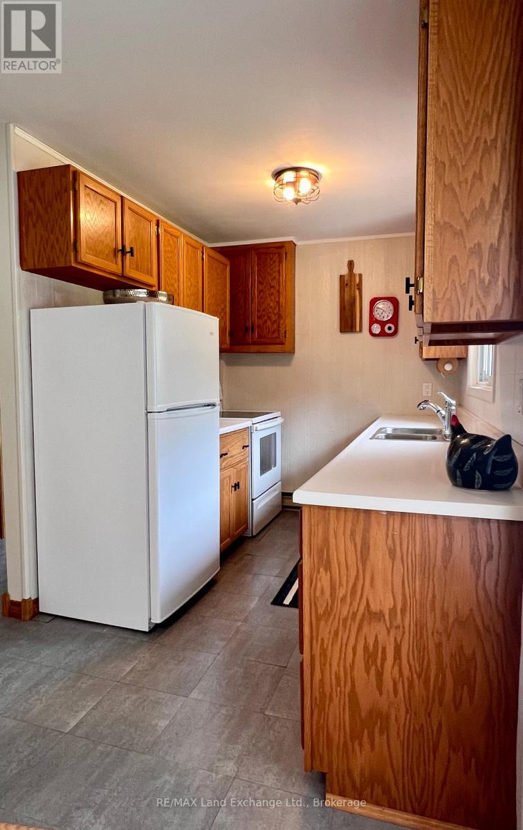 401 Oki Court, Huron-Kinloss, Ontario  N2Z 2X3 - Photo 13 - X12220802