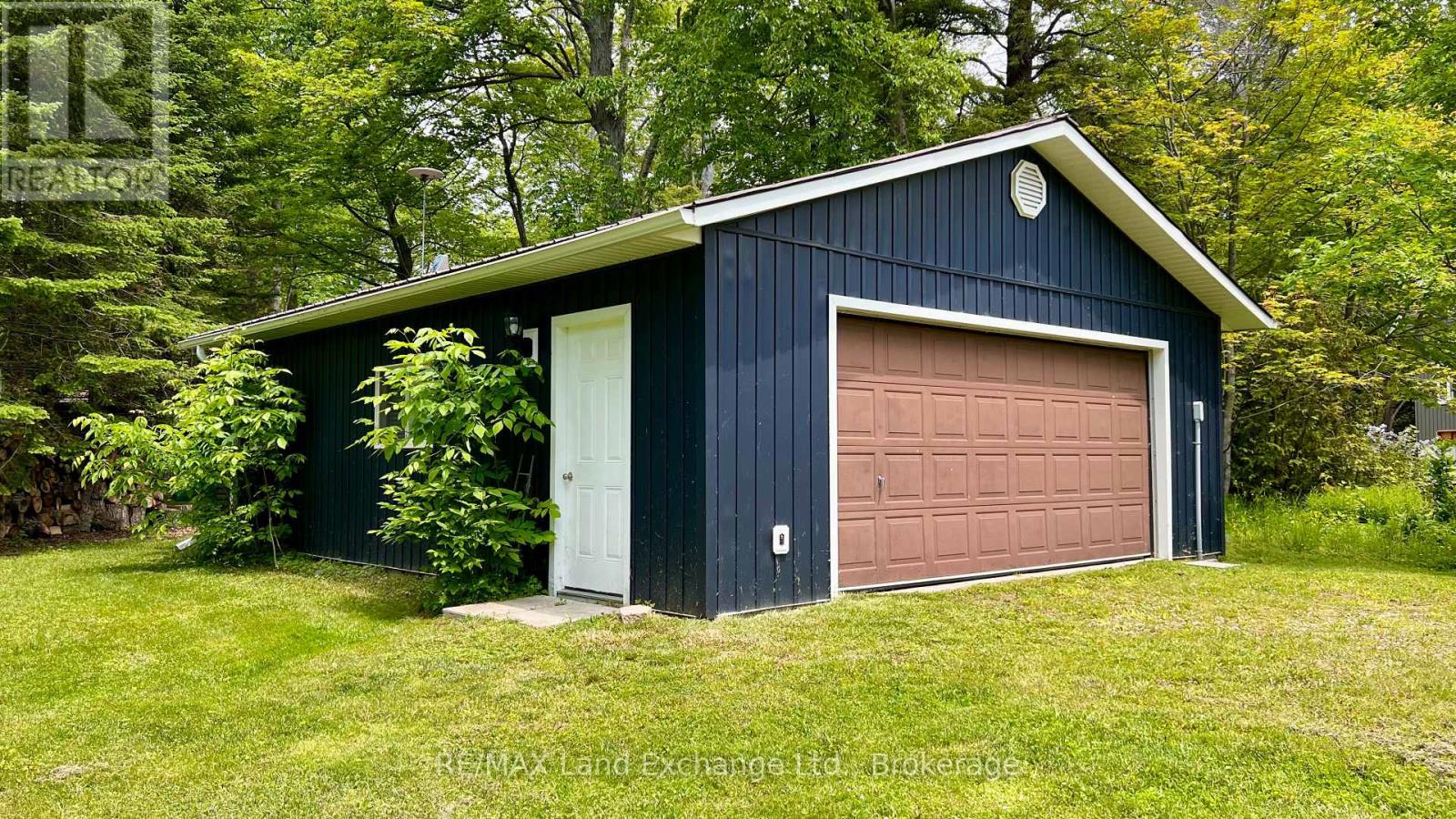 401 Oki Court, Huron-Kinloss, Ontario  N2Z 2X3 - Photo 4 - X12220802