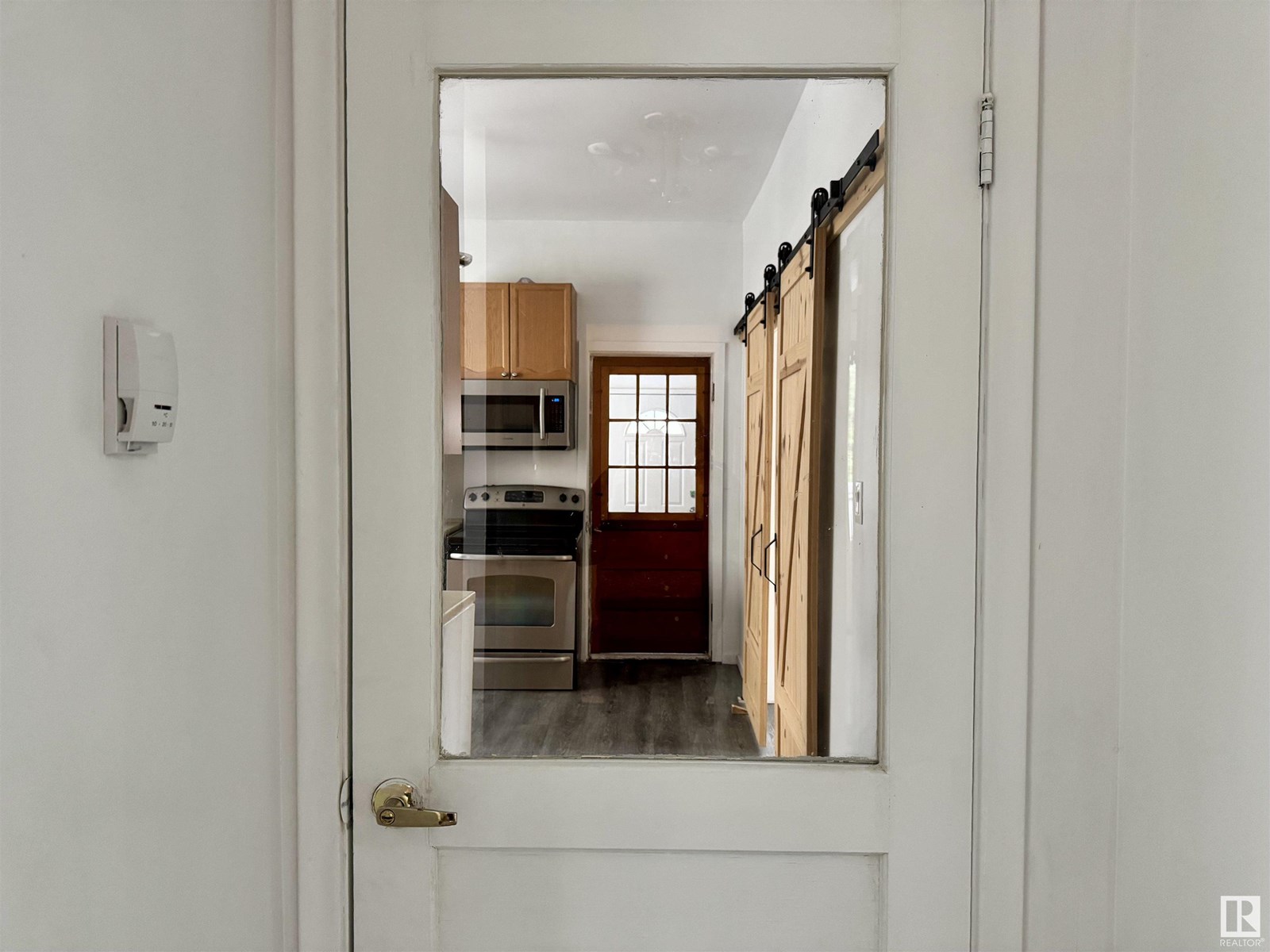 Property at 11414 81 ST NW image 3