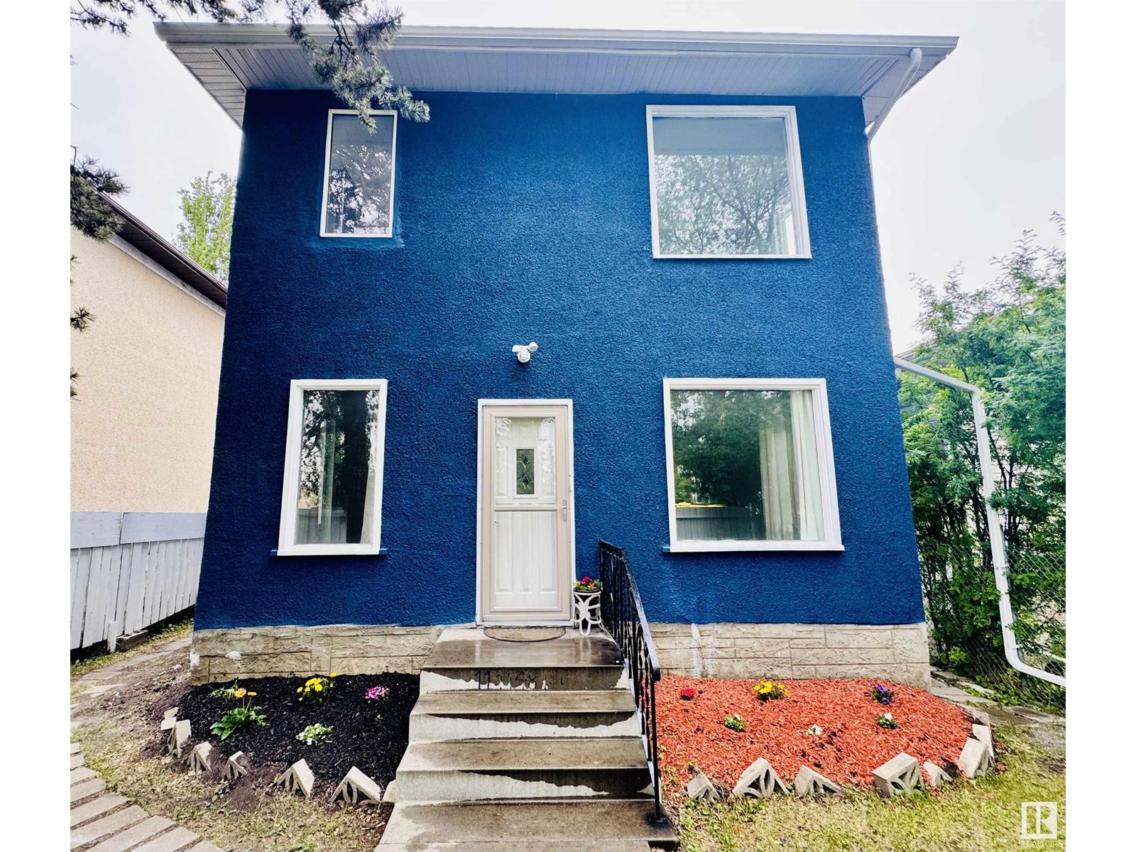 Property at 11414 81 ST NW image 2