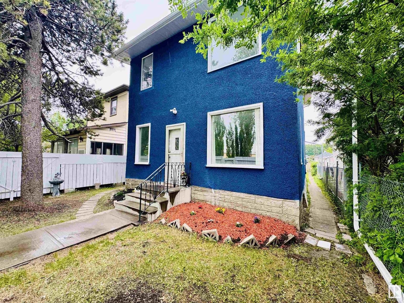 Property at 11414 81 ST NW image 1
