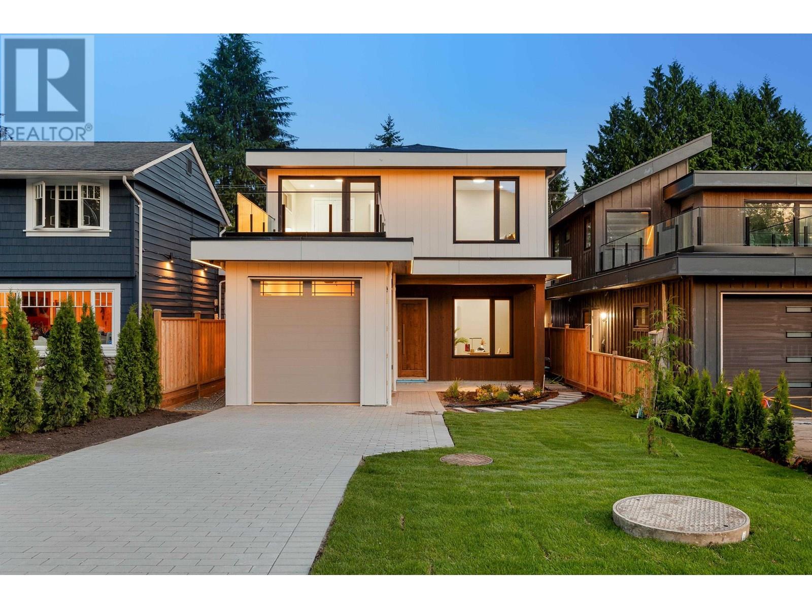 1033 CANYON BOULEVARD, north vancouver, British Columbia V7R2K3