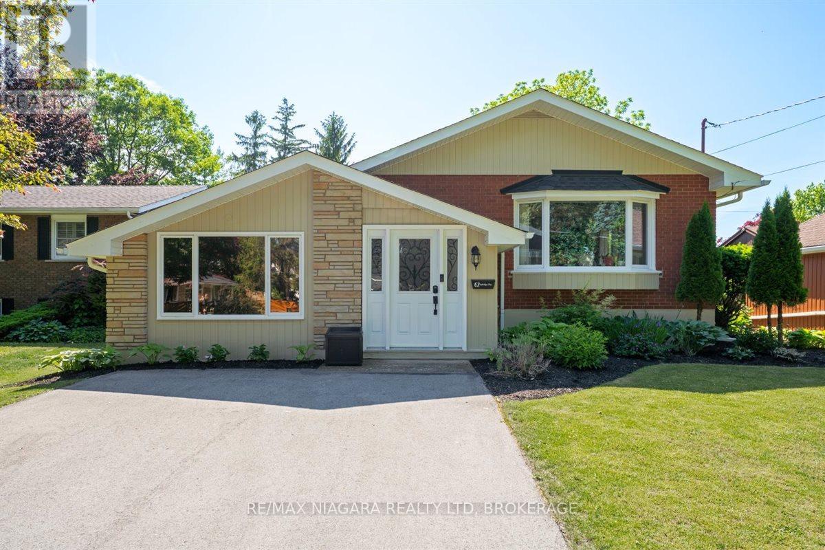 Property at 62 OAKRIDGE CRESCENT E image 1