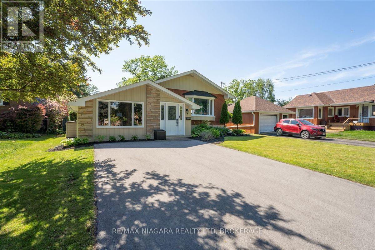 Property at 62 OAKRIDGE CRESCENT E image 2