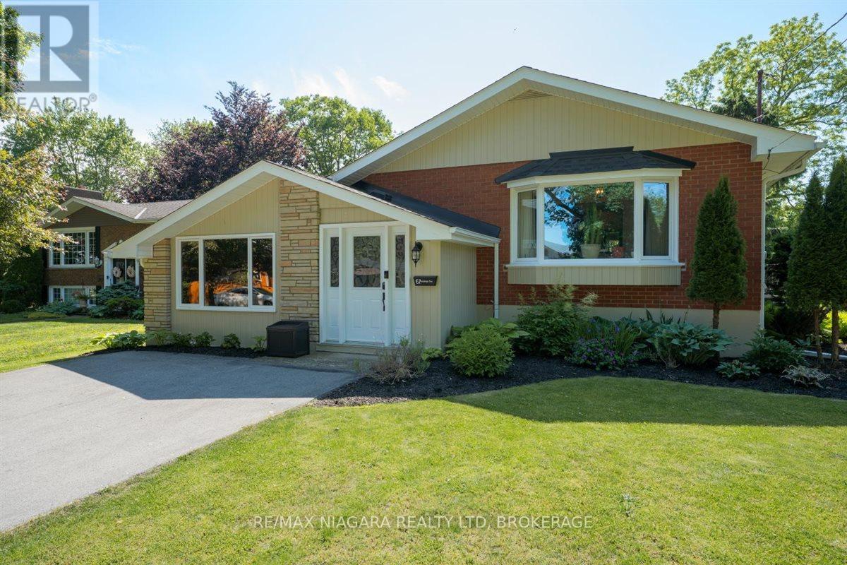 Property at 62 OAKRIDGE CRESCENT E image 3