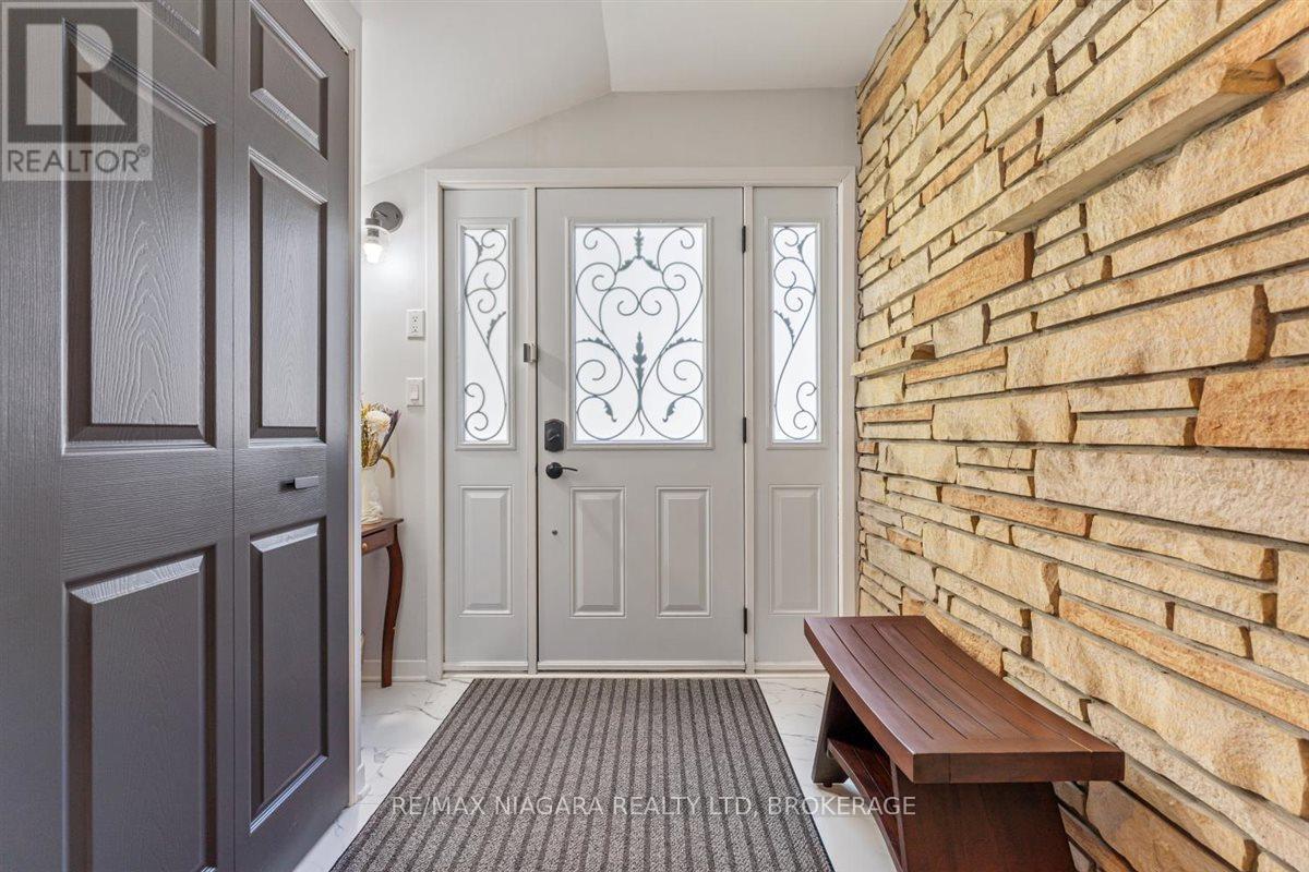 Property at 62 OAKRIDGE CRESCENT E image 5