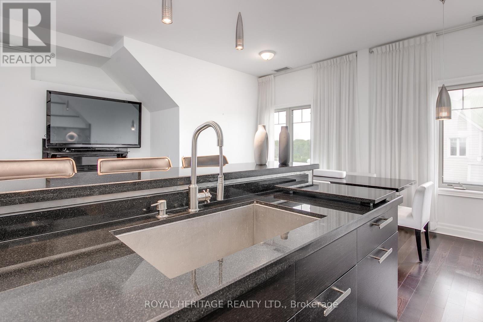 605 - 130 Steamship Bay Road, Gravenhurst (Muskoka (S)), Ontario  P1P 1Z9 - Photo 14 - X12227696