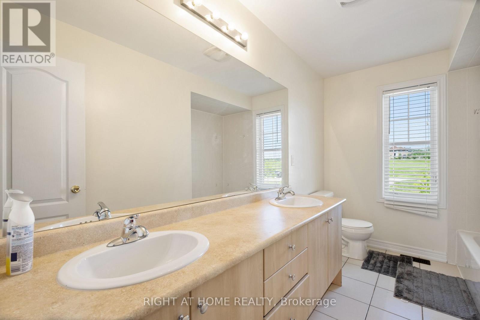 1381 Lormel Gate Avenue, Innisfil (Lefroy), Ontario  L0L 1W0 - Photo 21 - N12227474