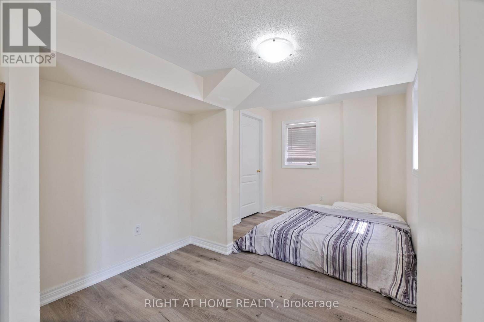 1381 Lormel Gate Avenue, Innisfil (Lefroy), Ontario  L0L 1W0 - Photo 6 - N12227474