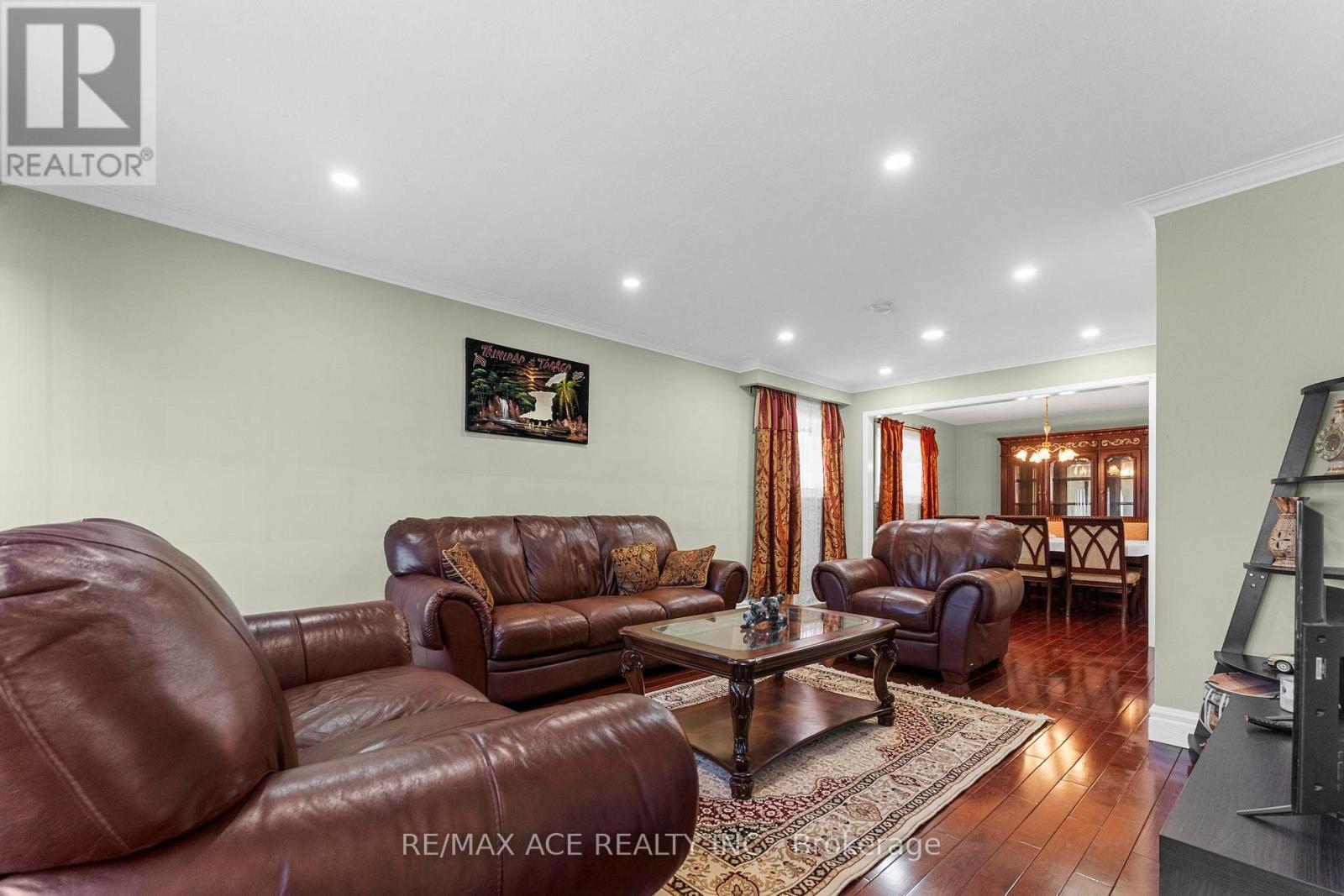 Property at 23 MACDUFF CRESCENT image 2