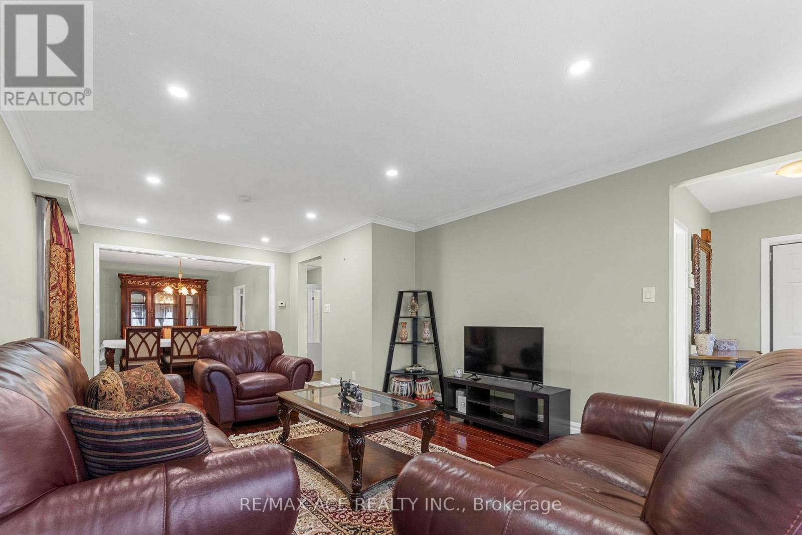 Property at 23 MACDUFF CRESCENT image 4