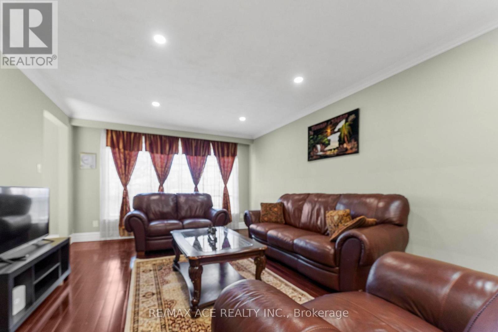 Property at 23 MACDUFF CRESCENT image 5