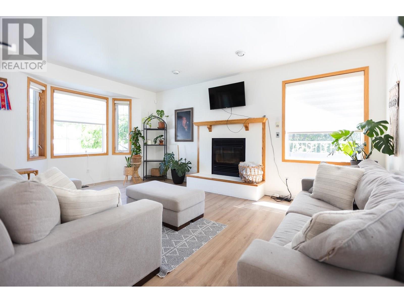 Property at 5919 ENNS PLACE image 3