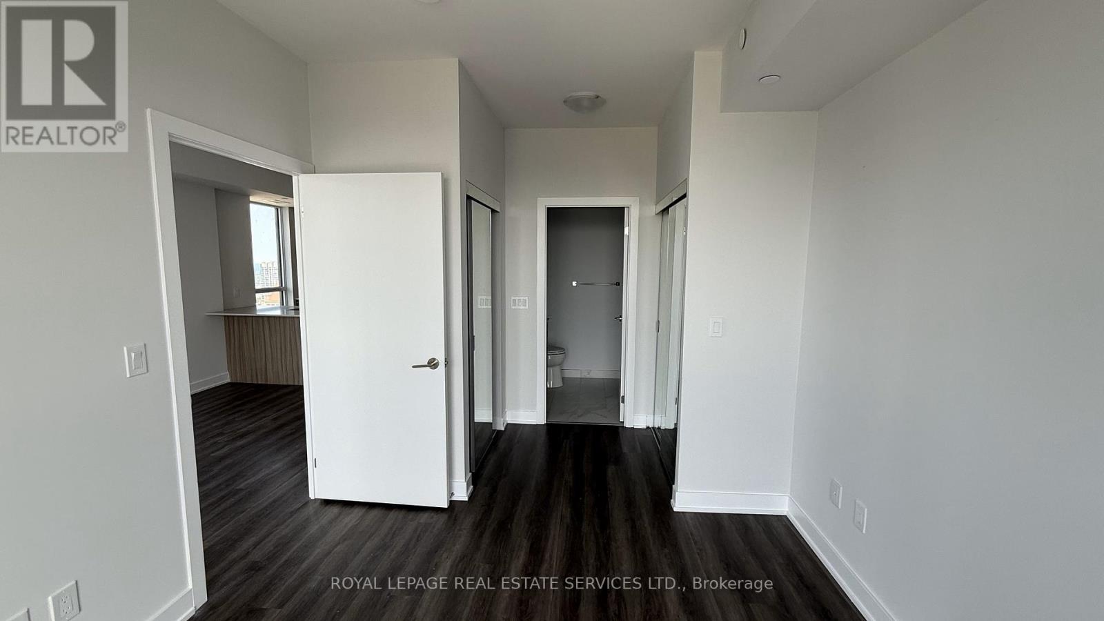4311 - 430 Square One Drive, Mississauga, Ontario  L5B 0L6 - Photo 12 - W12223268