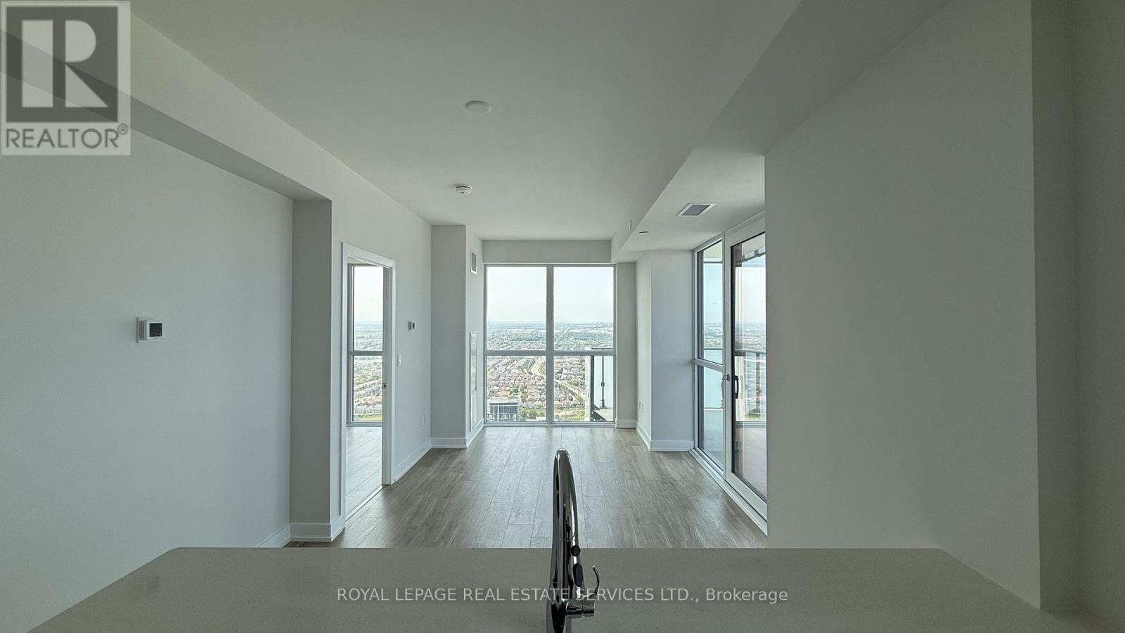 4311 - 430 Square One Drive, Mississauga, Ontario  L5B 0L6 - Photo 6 - W12223268