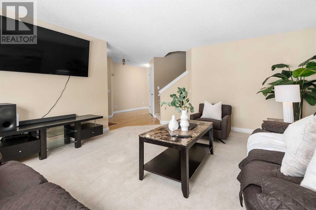 Property at 915 Wentworth Rise SW image 4