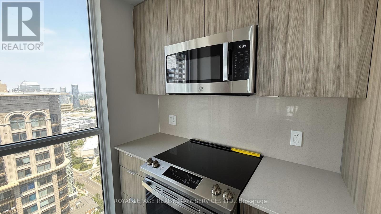 3811 - 430 Square One Drive, Mississauga, Ontario  L5B 0L6 - Photo 14 - W12223258