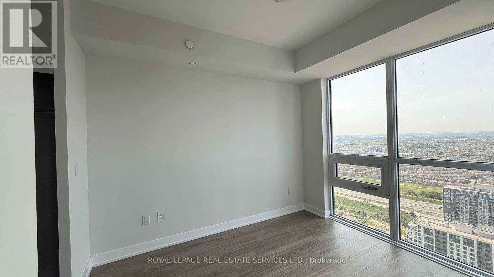 3811 - 430 Square One Drive, Mississauga, Ontario  L5B 0L6 - Photo 23 - W12223258