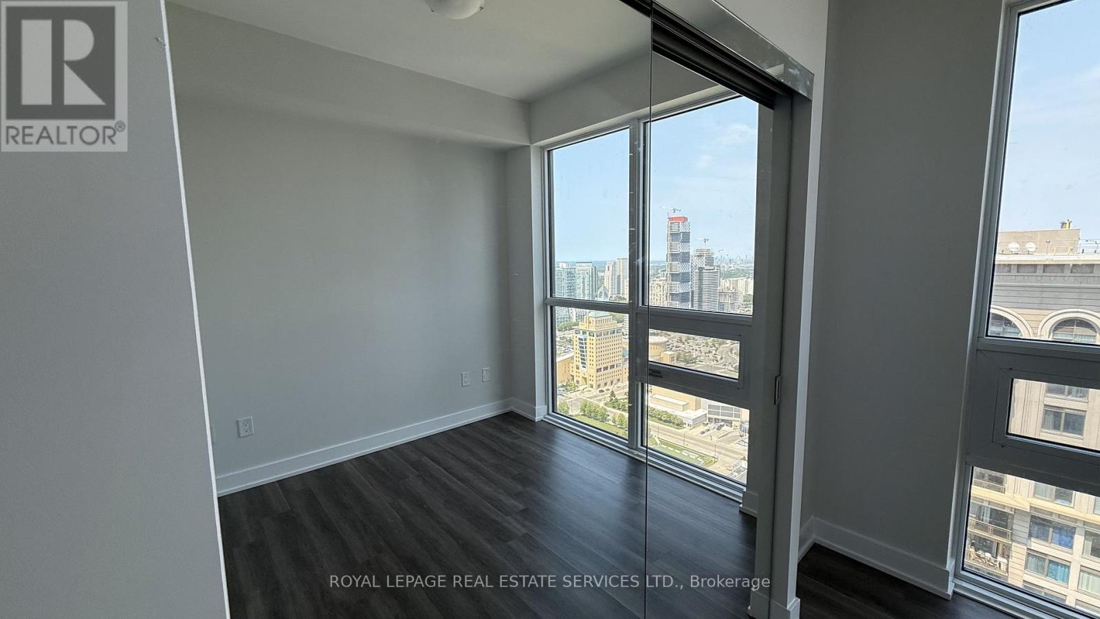 4511 - 430 Square One Drive, Mississauga, Ontario  L5B 0L6 - Photo 17 - W12223264