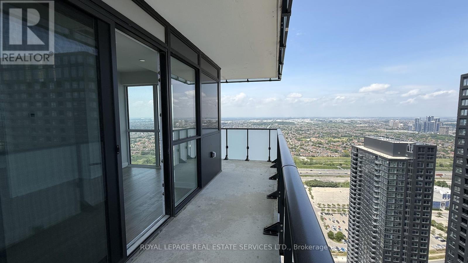 4511 - 430 Square One Drive, Mississauga, Ontario  L5B 0L6 - Photo 4 - W12223264