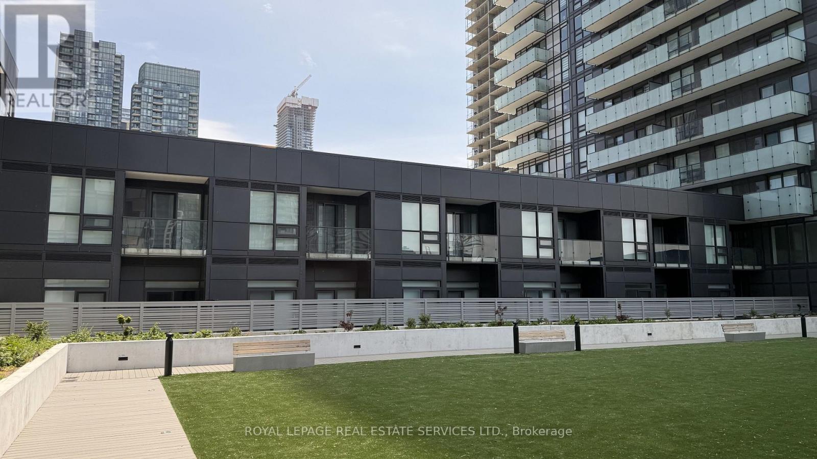 3811 - 430 Square One Drive, Mississauga, Ontario  L5B 0L6 - Photo 35 - W12223258
