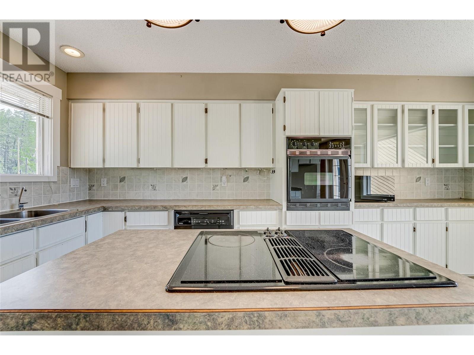 8022 Aspen Road, Vernon, British Columbia  V1B 3M9 - Photo 7 - 10352419
