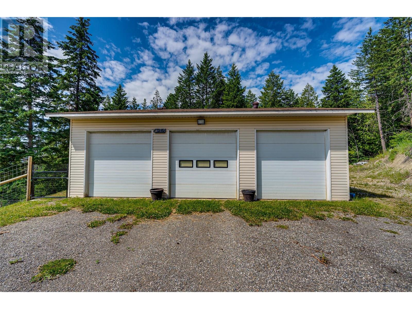 8022 Aspen Road, Vernon, British Columbia  V1B 3M9 - Photo 4 - 10352419