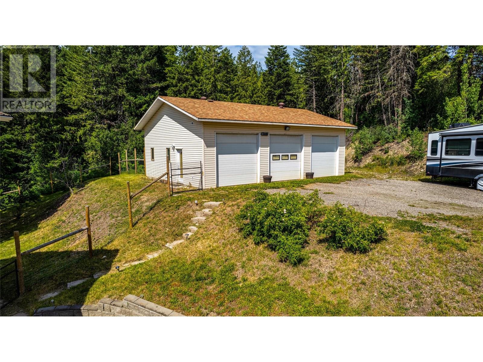 8022 Aspen Road, Vernon, British Columbia  V1B 3M9 - Photo 3 - 10352419